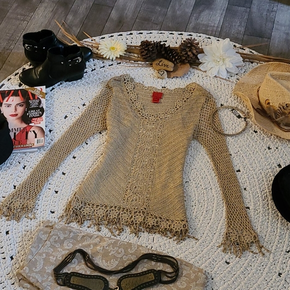 NWOT NEW GOLD SHIMMER CROCHET FRINGE SMALL SWEATER - Picture 2 of 16